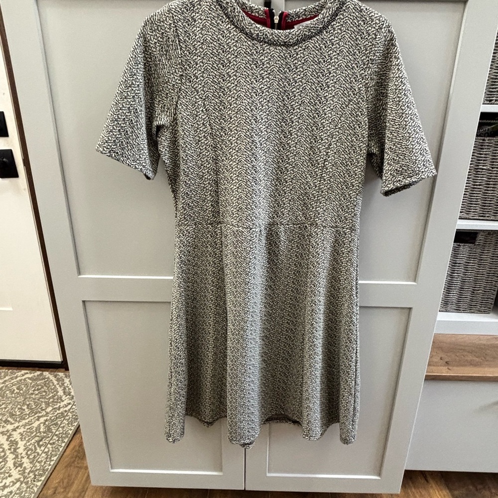 Chic Grey Patterned Dress